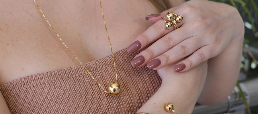 anel esfera usando com colar e pulseira de esfera